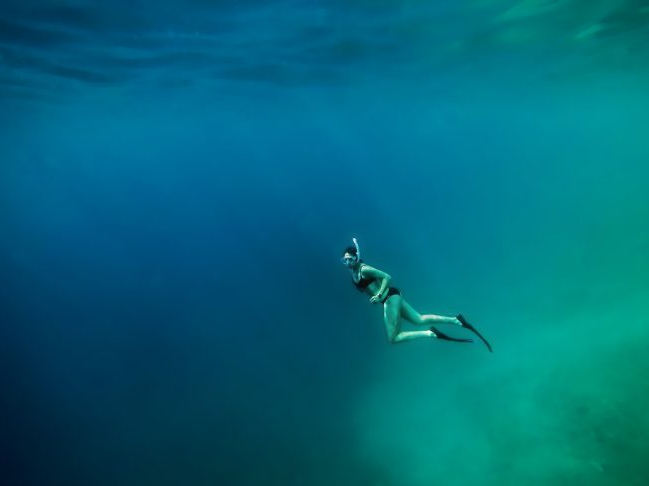 The Exhilarating Peace of Freediving